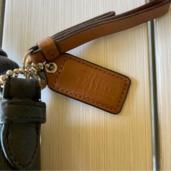 Coach Genuine Leather Shoulder Bag Purse two toned Black/Brown FAIR condition - Picture 5 of 12